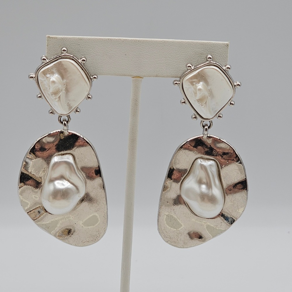 Silver Tone Earrings Baroque Simulated Pearl Hammered Metal Drop Modern - Picture 6 of 14